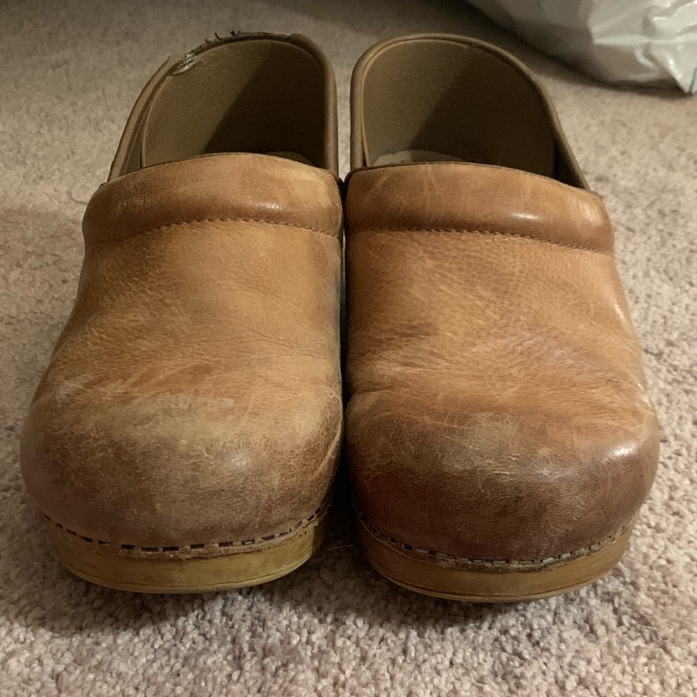 Tan Danskos size 40